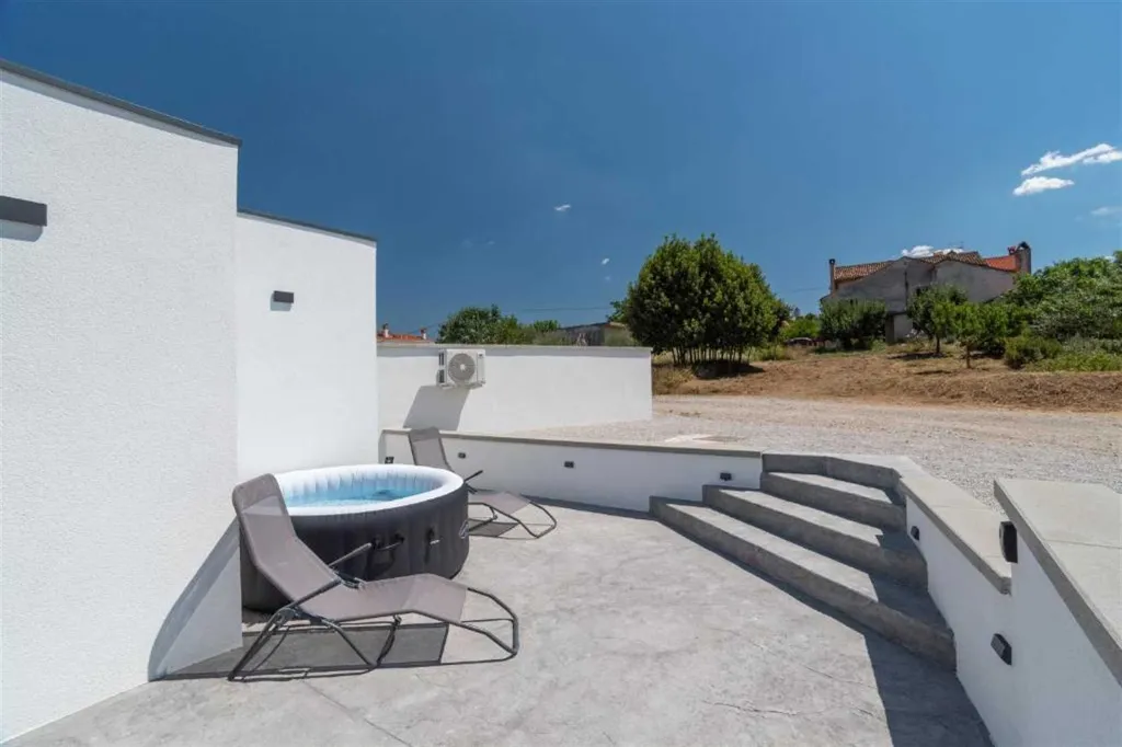 Koper Studio Apartment for 2 with Terrace Jacuzzi