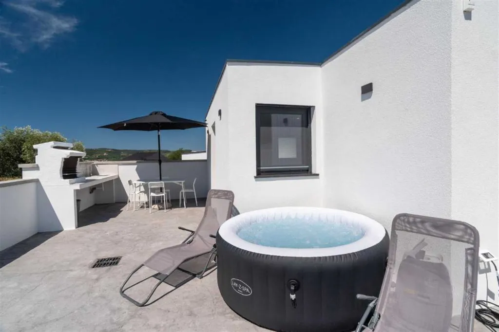 Koper Studio Apartment for 2 with Terrace Jacuzzi