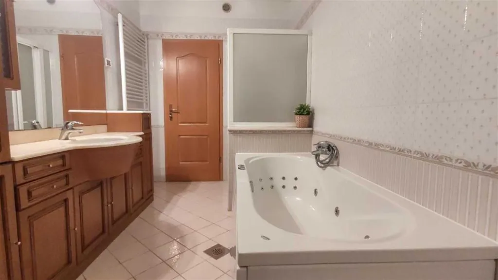 Two-Bedroom Apartment with Sea Views in Izola