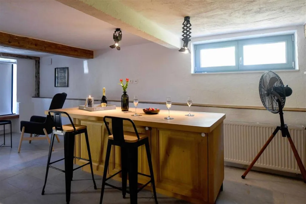 3-Bedroom Holiday House in Izola for 6