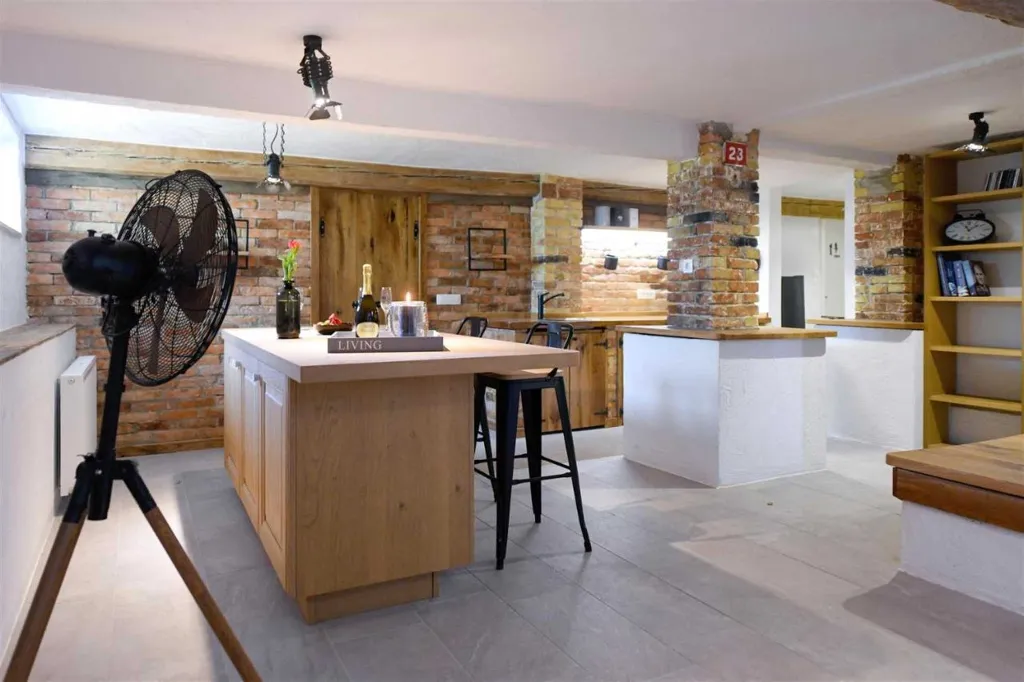 3-Bedroom Holiday House in Izola for 6