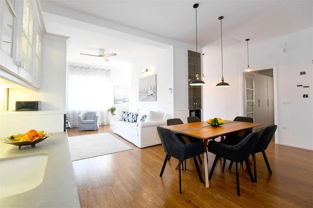 3-Bedroom Holiday House in Izola for 6