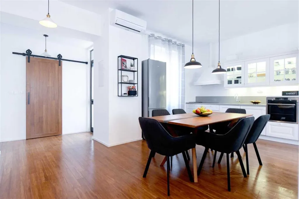 3-Bedroom Holiday House in Izola for 6