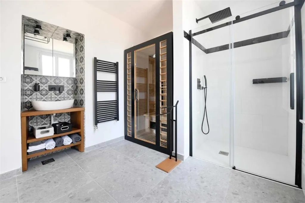 3-Bedroom Holiday House in Izola for 6