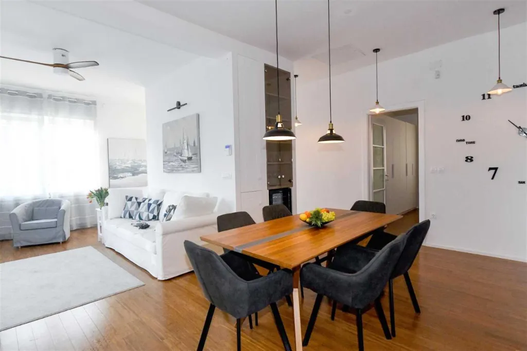 3-Bedroom Holiday House in Izola for 6