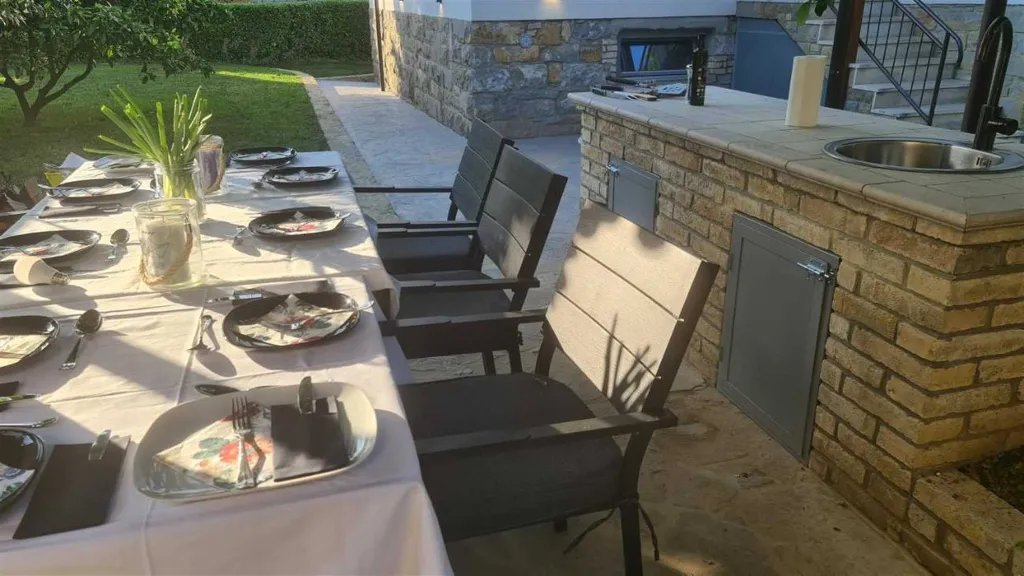 3-Bedroom Holiday House in Izola for 6