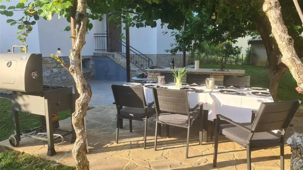 3-Bedroom Holiday House in Izola for 6