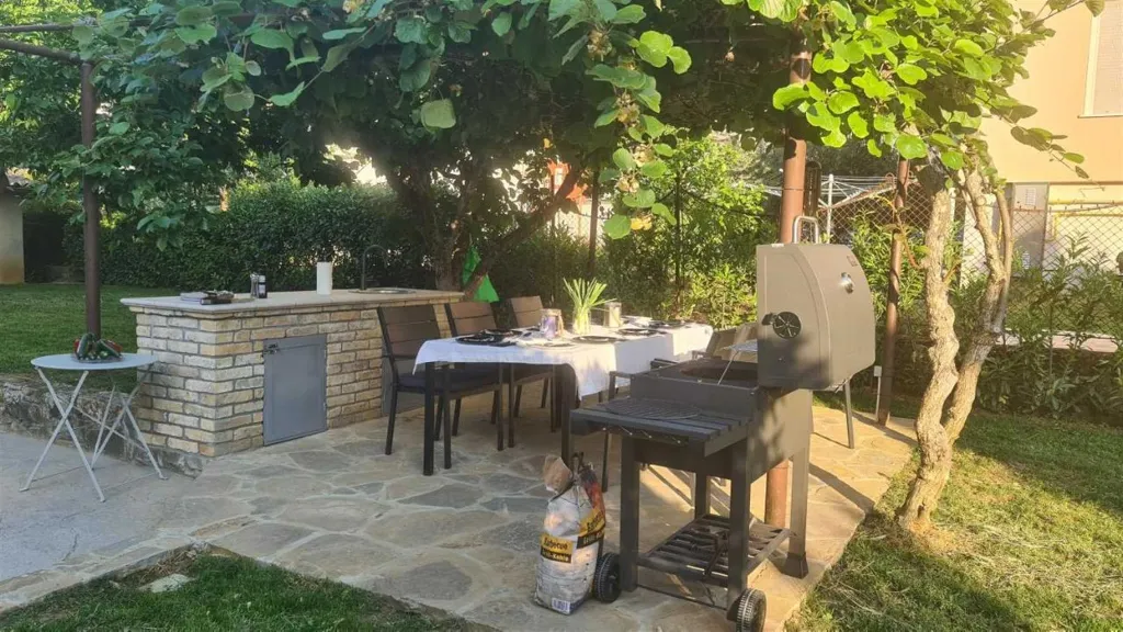 3-Bedroom Holiday House in Izola for 6