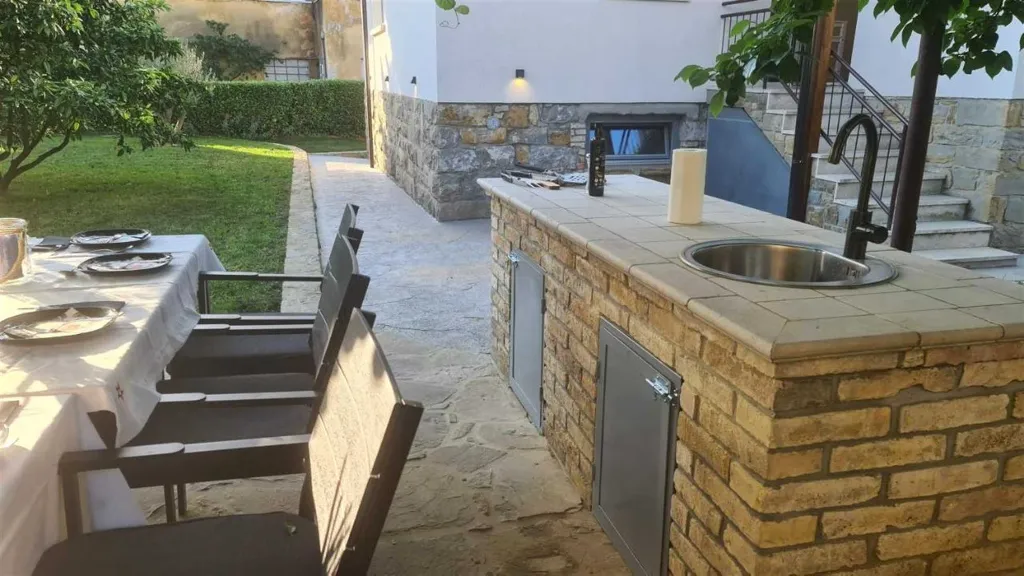 2-Bedroom Apartment in Izola for up to 4 Guests