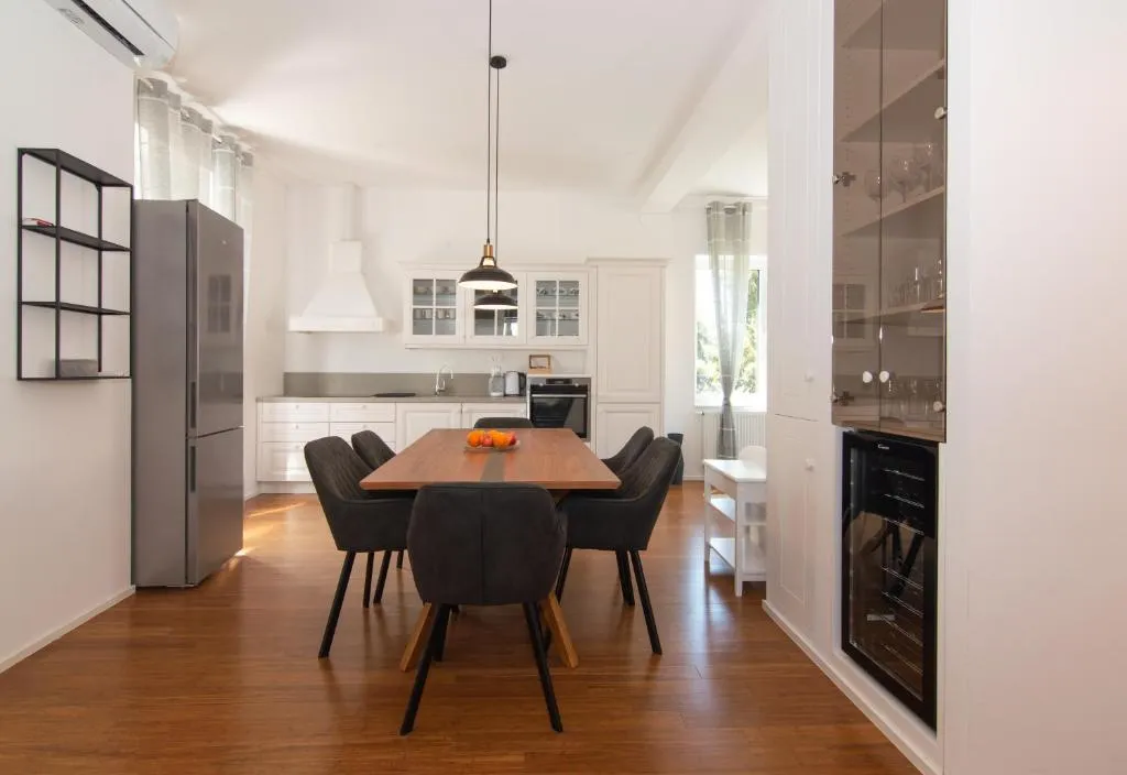 2-Bedroom Apartment in Izola for up to 4 Guests