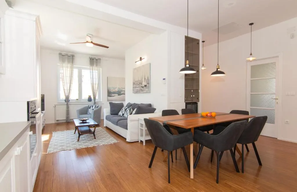 2-Bedroom Apartment in Izola for up to 4 Guests