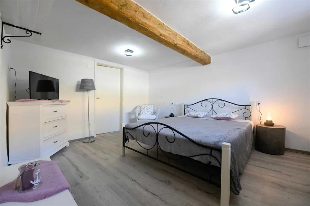 Izola 1-Bedroom Apartment for 2 Guests with Parking