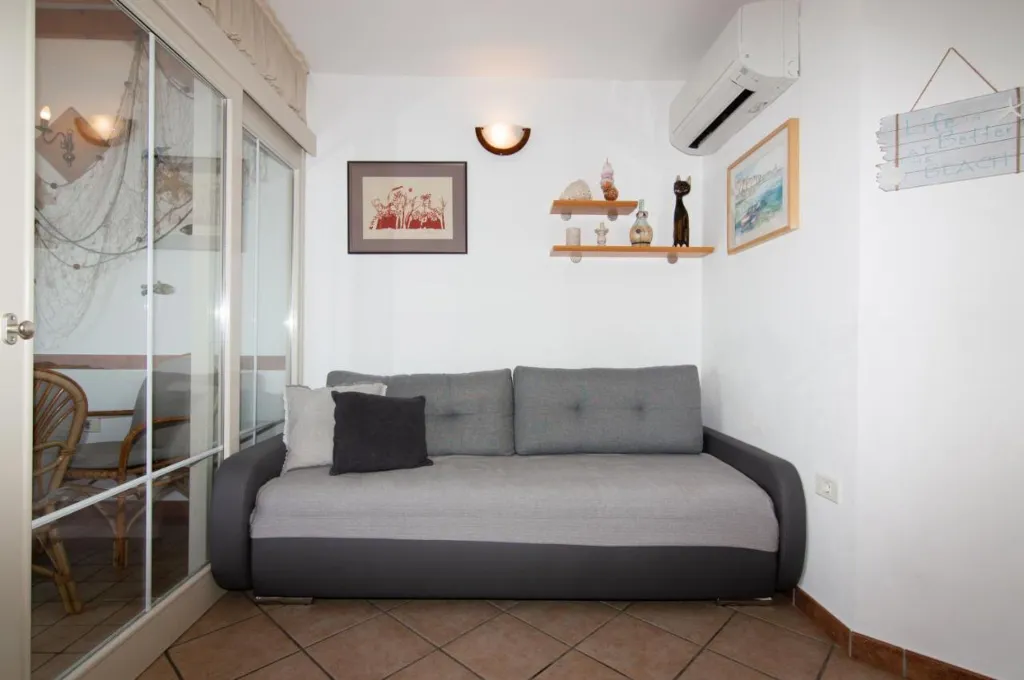Beachfront 2-Bedroom Apartment in Piran for 4
