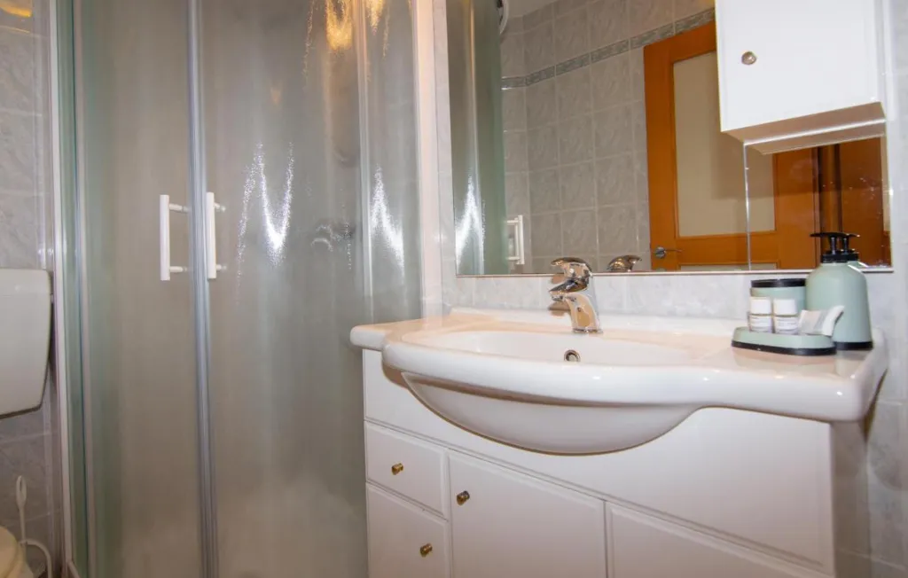 Beachfront 2-Bedroom Apartment in Piran for 4