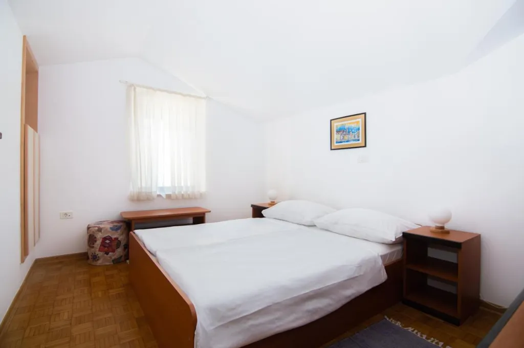 Beachfront 2-Bedroom Apartment in Piran for 4