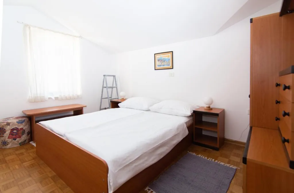 Beachfront 2-Bedroom Apartment in Piran for 4