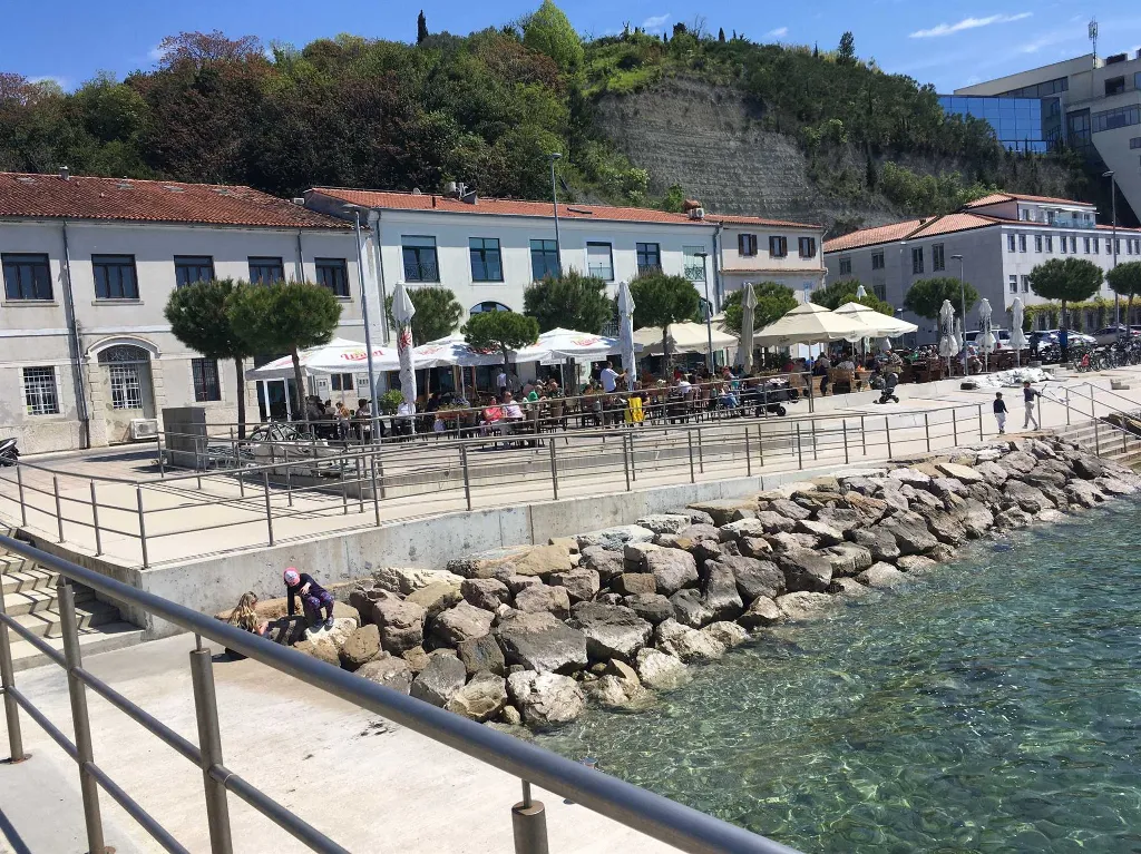 Beachfront 2-Bedroom Apartment in Piran for 4