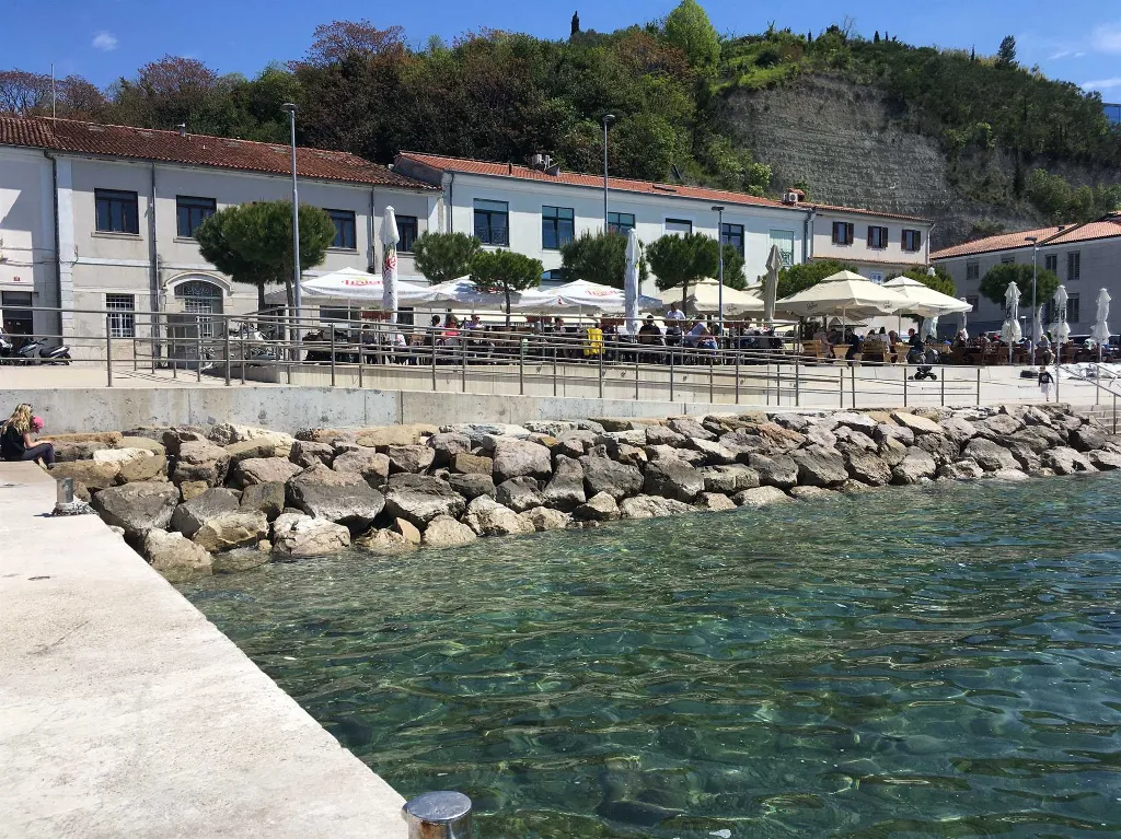 Beachfront 2-Bedroom Apartment in Piran for 4