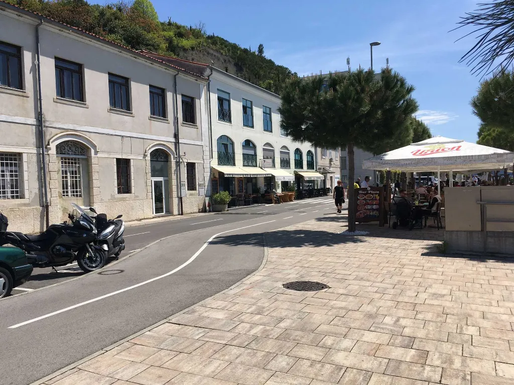 Beachfront 2-Bedroom Apartment in Piran for 4