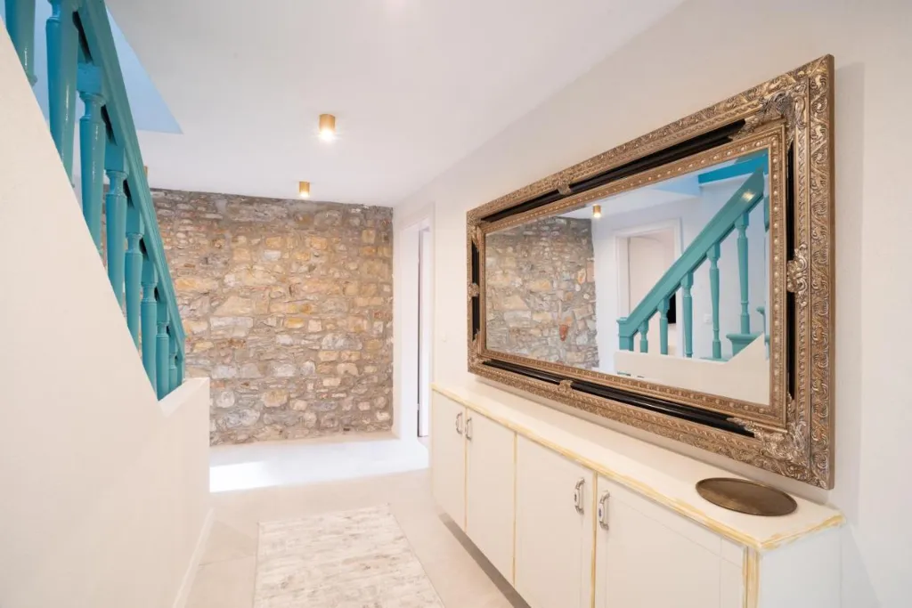 3-Bedroom Apartment with Terrace in Piran for 6