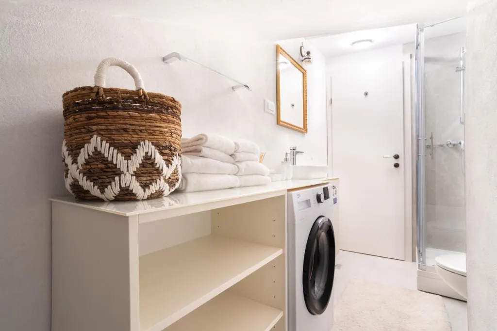 3-Bedroom Apartment with Terrace in Piran for 6