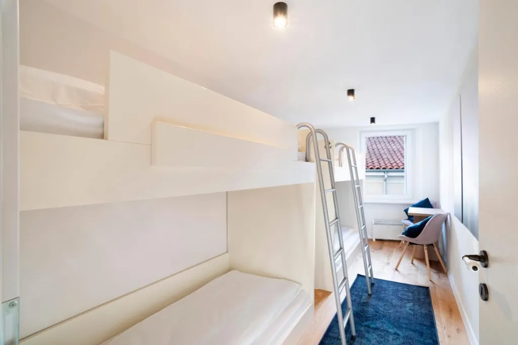 3-Bedroom Apartment with Terrace in Piran for 6