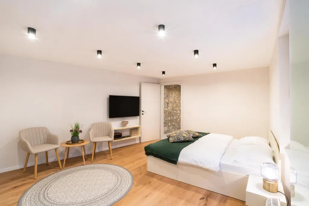 3-Bedroom Apartment with Terrace in Piran for 6