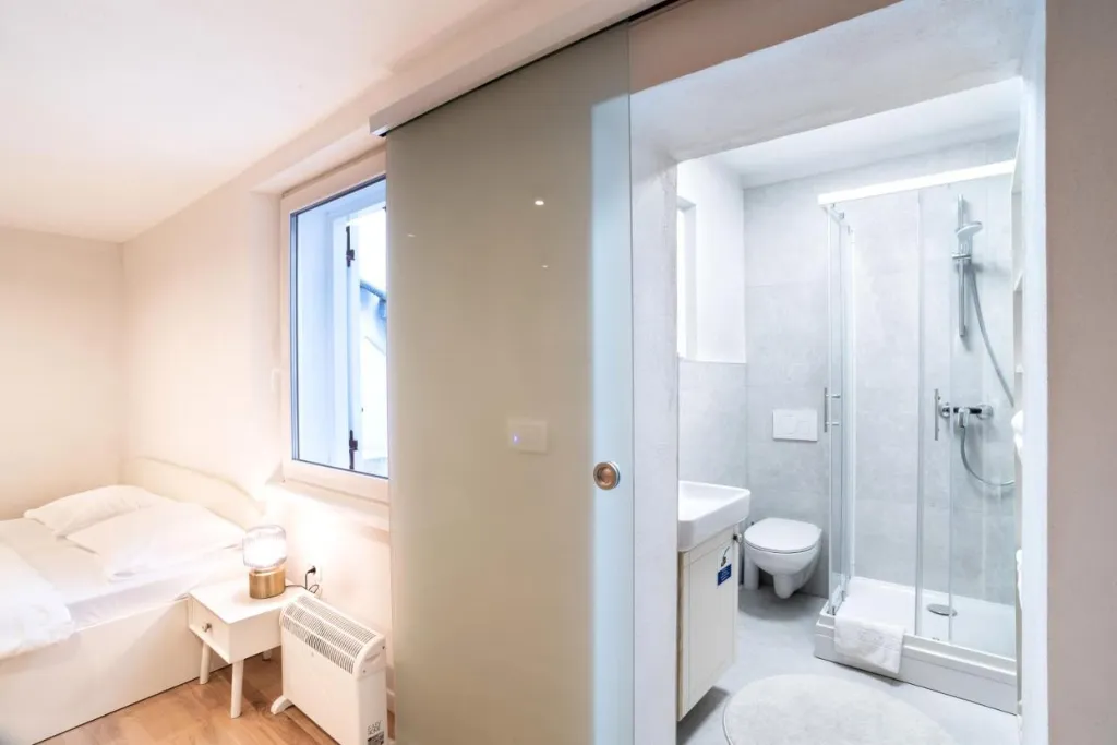 3-Bedroom Apartment with Terrace in Piran for 6