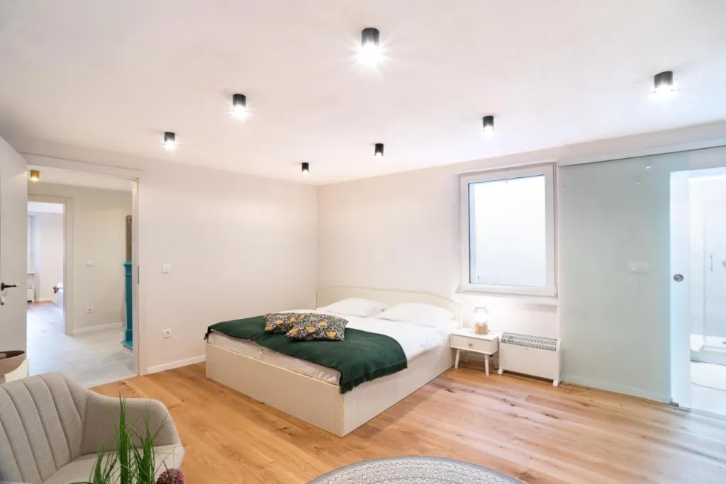 3-Bedroom Apartment with Terrace in Piran for 6