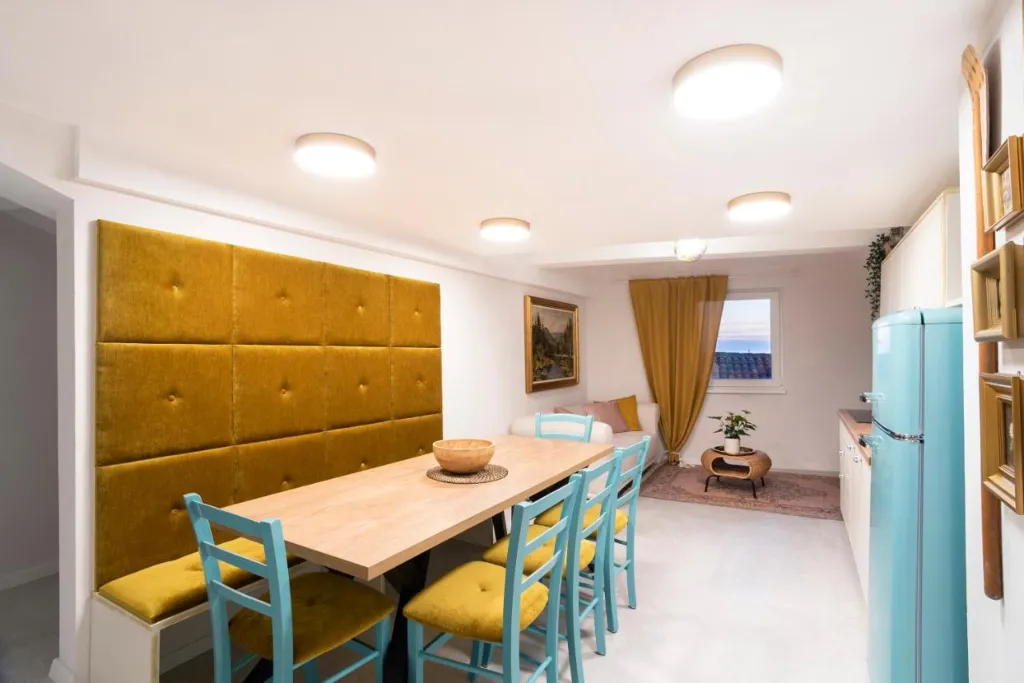 3-Bedroom Apartment with Terrace in Piran for 6