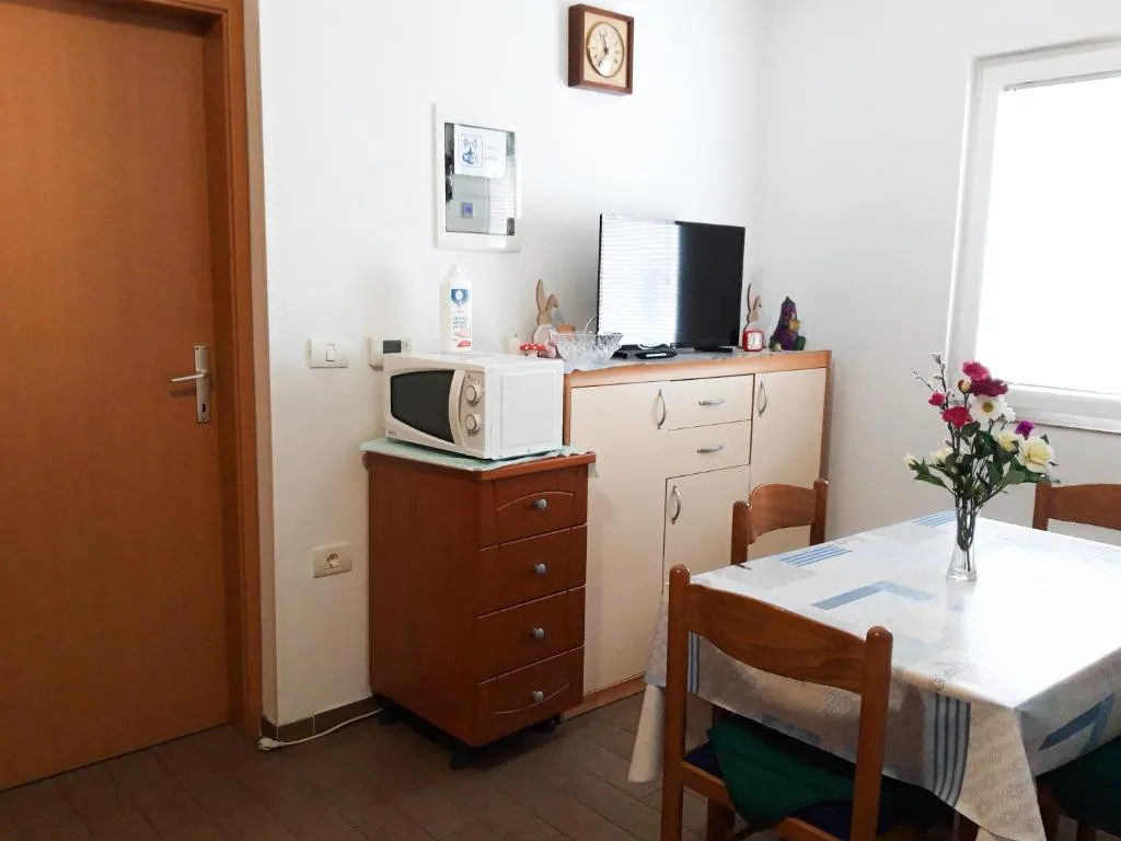 Two-Bedroom Apartment in Koper for 4 Guests