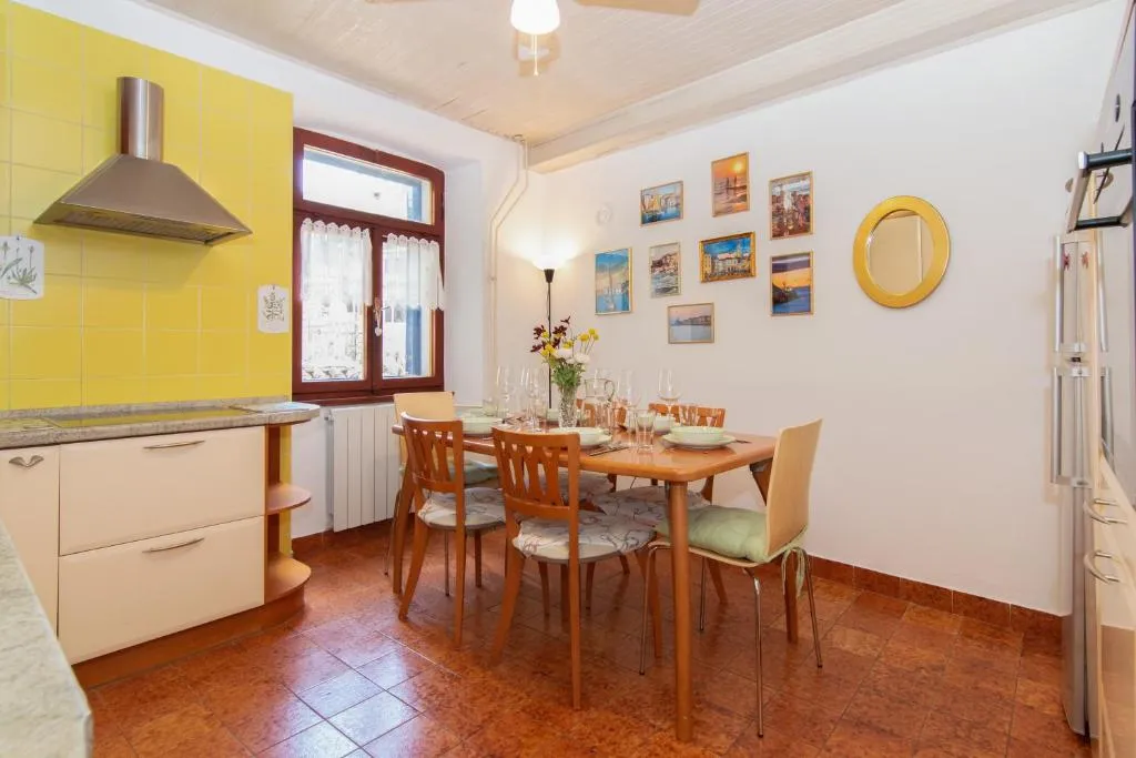 3-Bedroom Apartment in Piran for Up to 6