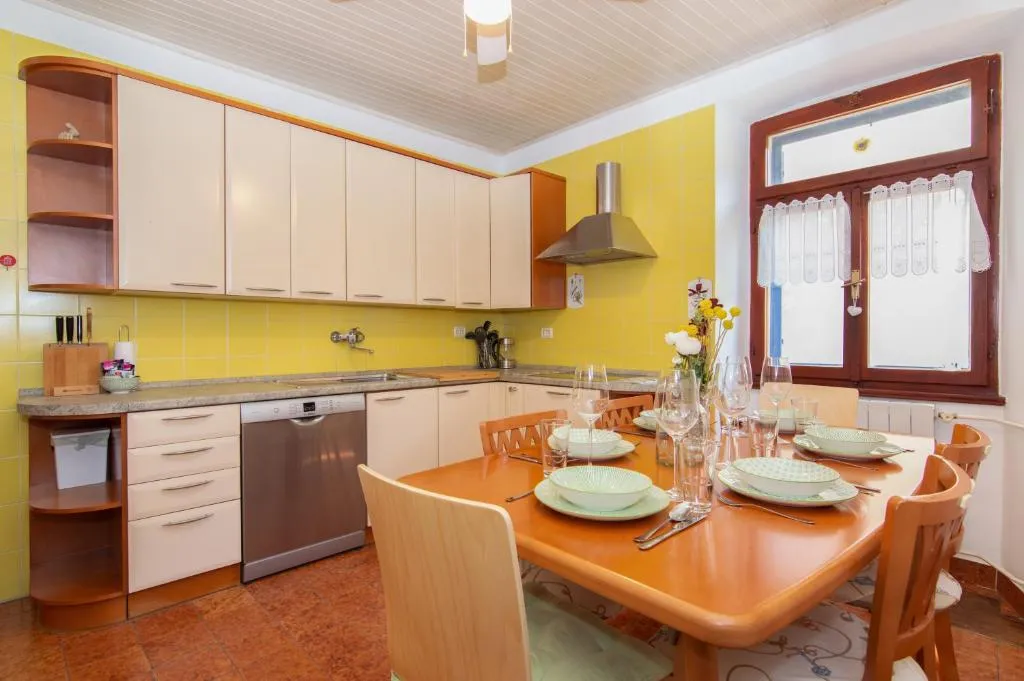 3-Bedroom Apartment in Piran for Up to 6