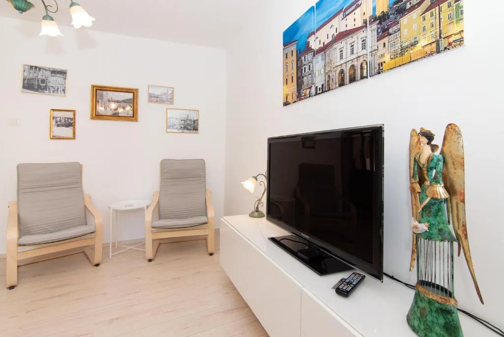 3-Bedroom Apartment in Piran for Up to 6