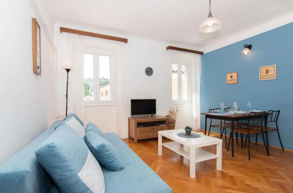 Two-Bedroom Apartment for 4 in Piran