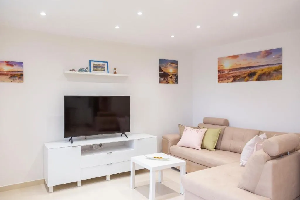 Sečovlje 2-Bedroom Apartment with Garden Views