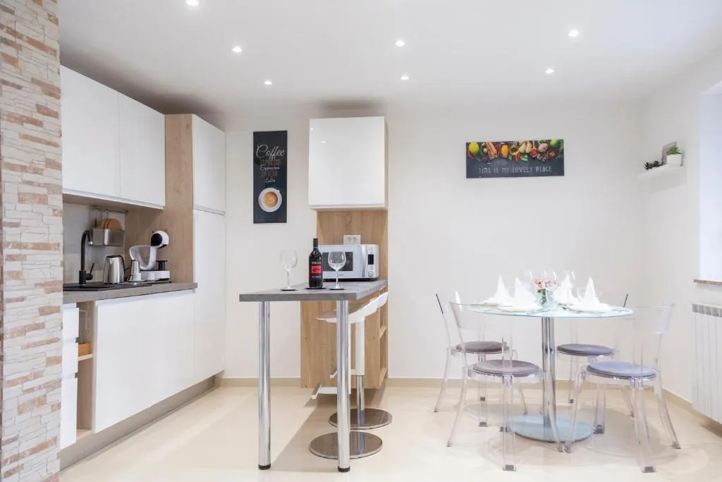 Sečovlje 2-Bedroom Apartment with Garden Views