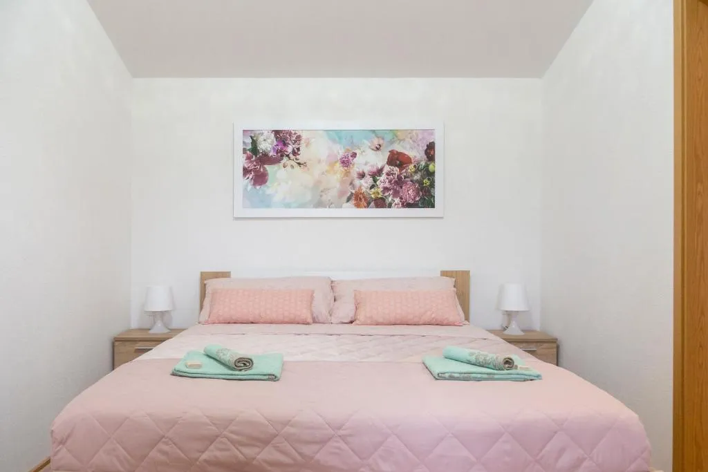 Sečovlje 2-Bedroom Apartment with Garden Views