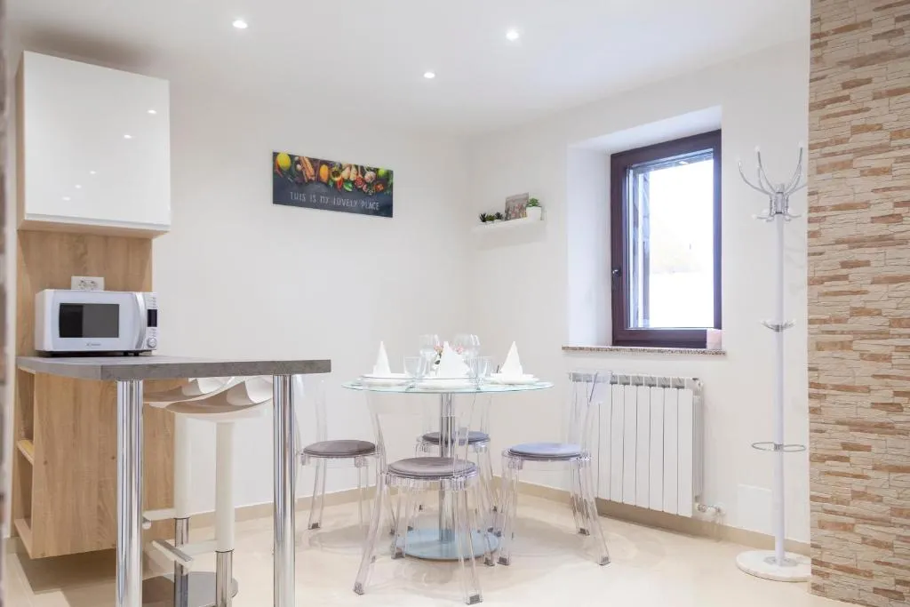 Sečovlje 2-Bedroom Apartment with Garden Views