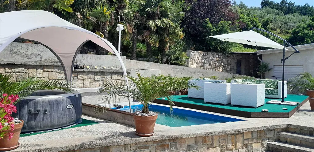 Sečovlje 2-Bedroom Apartment with Garden Views