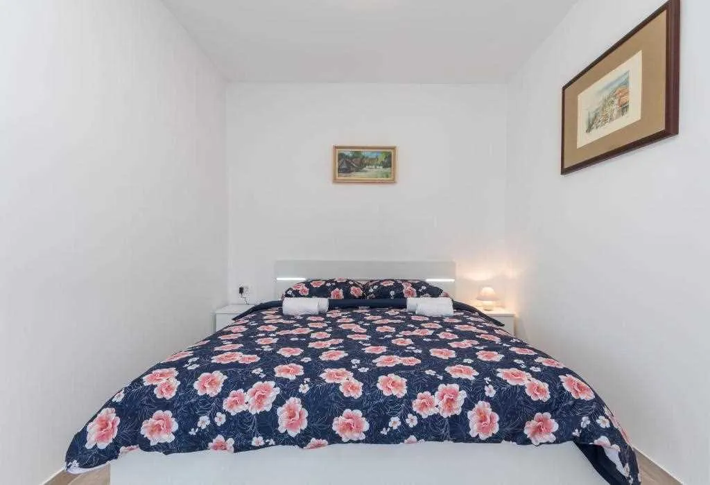 Studio Apartment with Balcony in Portorož (Up to 3)