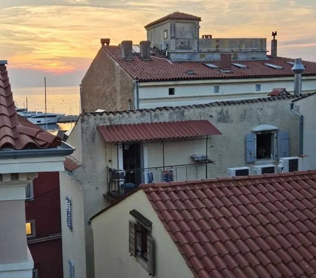 One-Bedroom Apartment with Rooftop Terrace in Piran