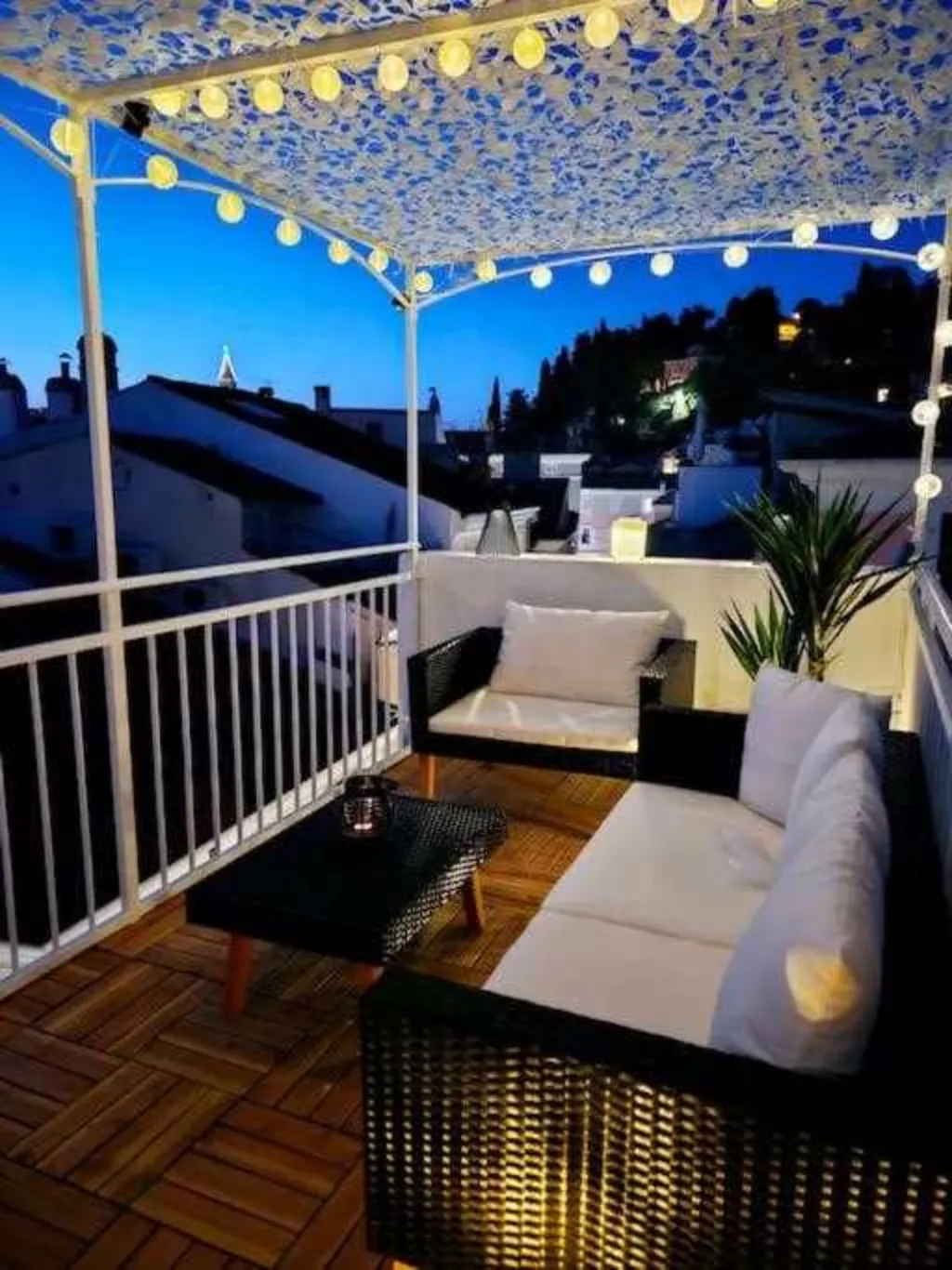 One-Bedroom Apartment with Rooftop Terrace in Piran