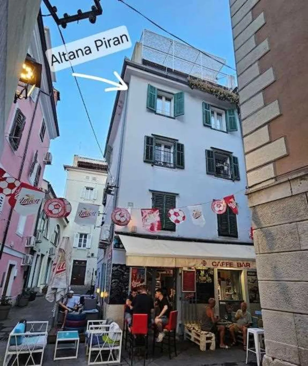 One-Bedroom Apartment with Rooftop Terrace in Piran