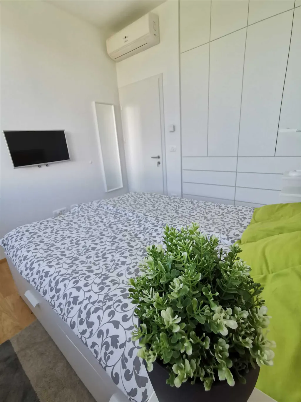 One-Bedroom Apartment in Koper for Up to 5