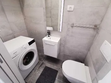 Three-Bedroom Apartment in Koper for Up to 7