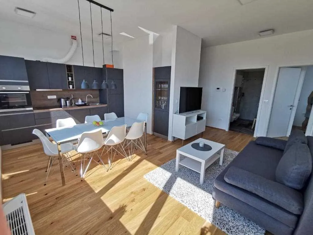 Three-Bedroom Apartment in Koper for Up to 7