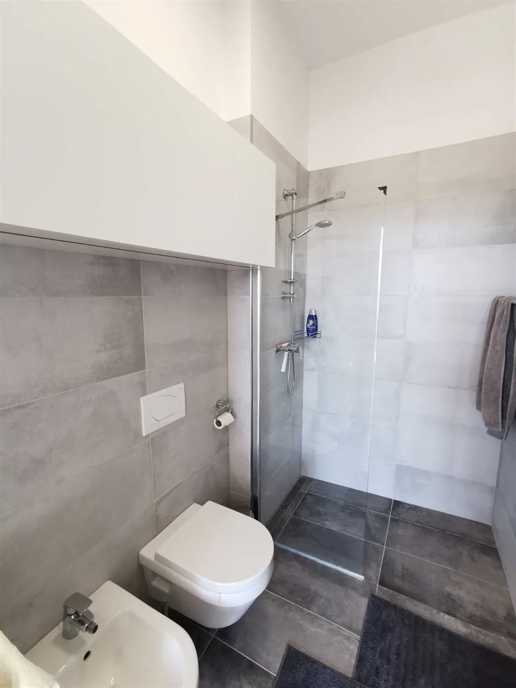 Three-Bedroom Apartment in Koper for Up to 7