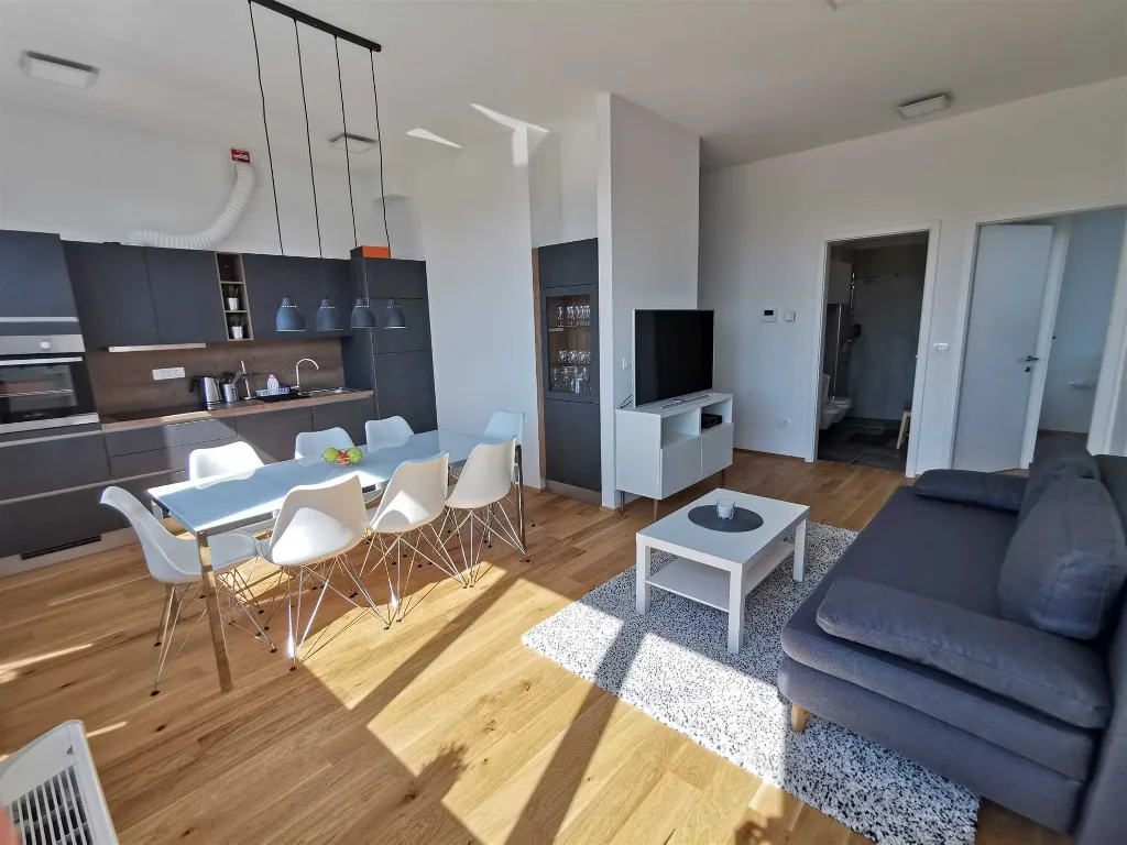 Three-Bedroom Apartment in Koper for Up to 7