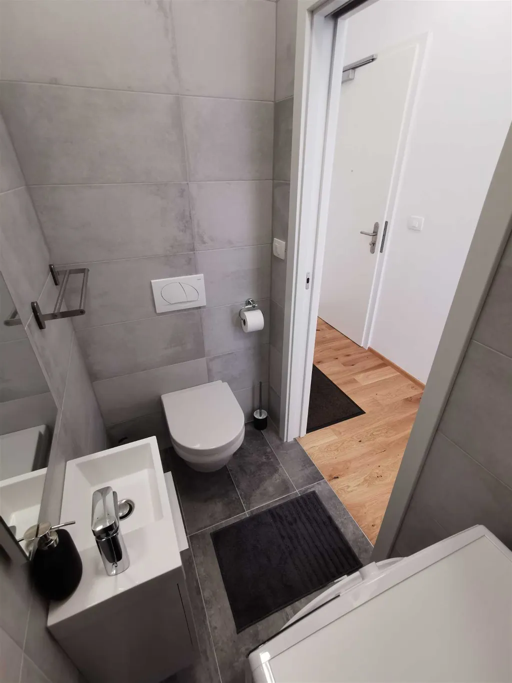 Three-Bedroom Apartment in Koper for Up to 7